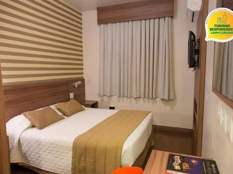 Continental Business - 200 Metros Do Complexo Hospitalar Santa Casa Hotel 3*
