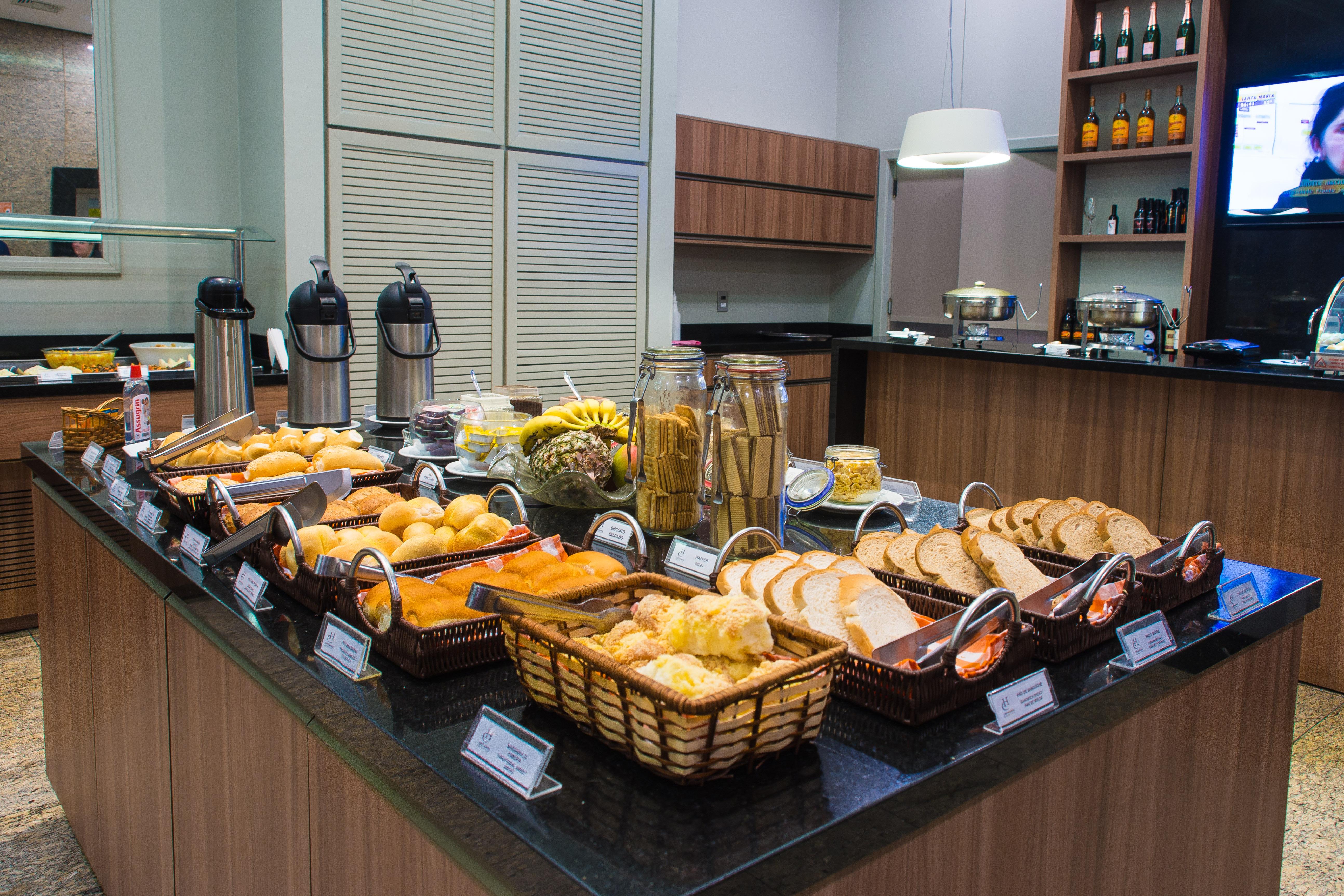 Continental Business - 200 Metros Do Complexo Hospitalar Santa Casa Hotel 3*