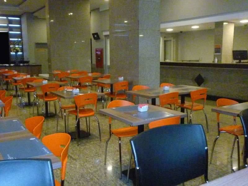 Continental Business - 200 Metros Do Complexo Hospitalar Santa Casa Hotel 3*