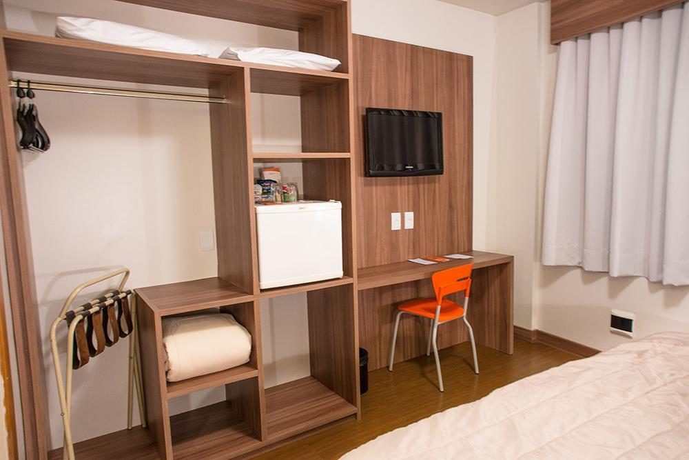 Continental Business - 200 Metros Do Complexo Hospitalar Santa Casa Hotel 3*