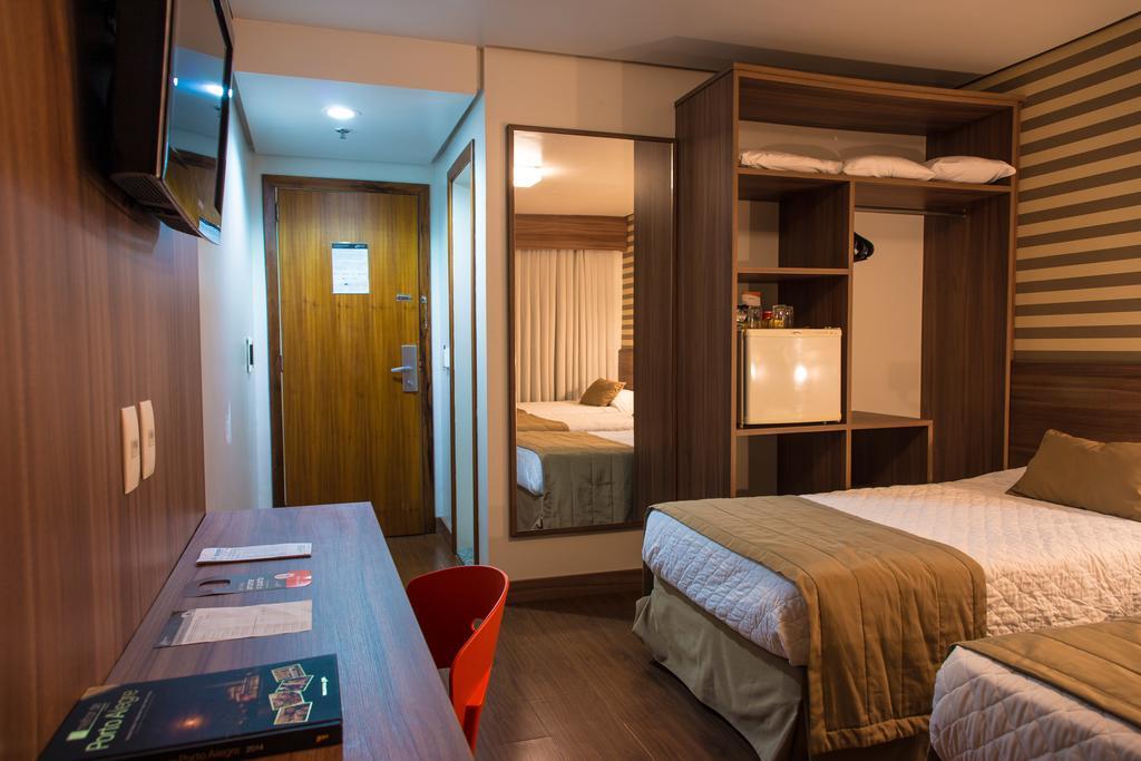 Continental Business - 200 Metros Do Complexo Hospitalar Santa Casa Hotel 3*